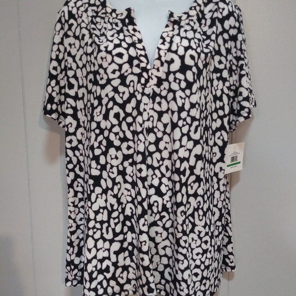 NWT! Ellen Tracy Leopard V-Neck Top Large - Picture 1 of 7